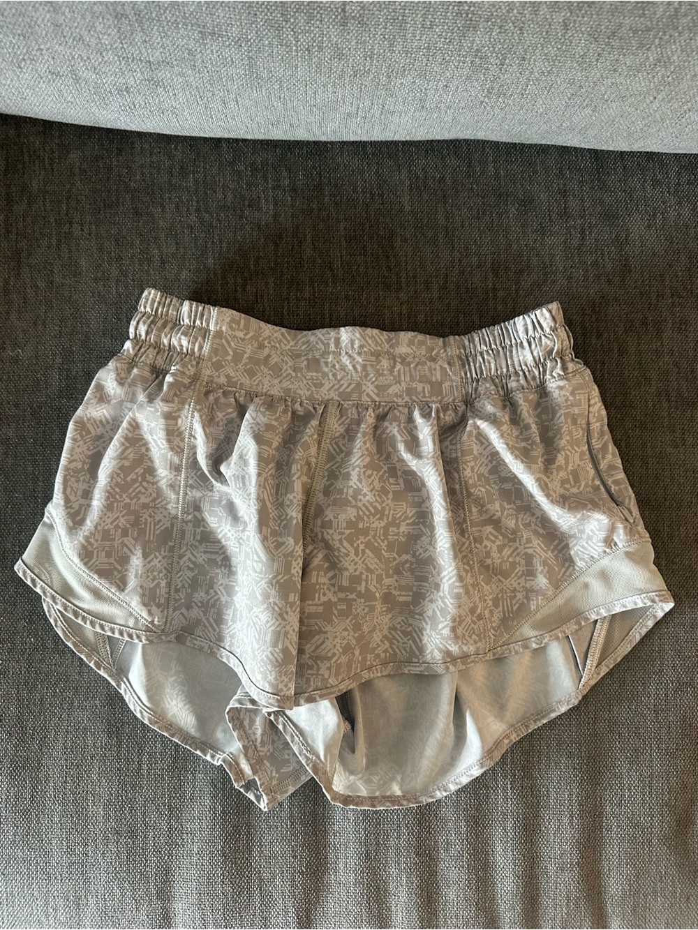 lululemon athletica Light Gray Patterned Women’s Athletic Shorts